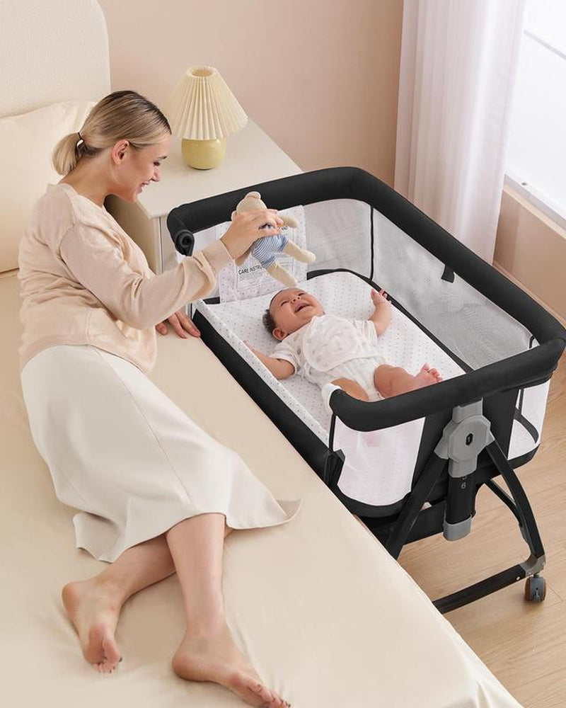 Baby Bassinet Sleeper, 6 Height Adjustable Cribs, Easy to Fold Portable Crib Side Bassinet, Swing Cradle Bed Side Sleeper with Ventilated Net&Wheels Newborn。 Baby Bassinet Sleeper